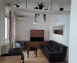 P.za Napoli ultimo piano 2 camere 2 bagni terrazzo