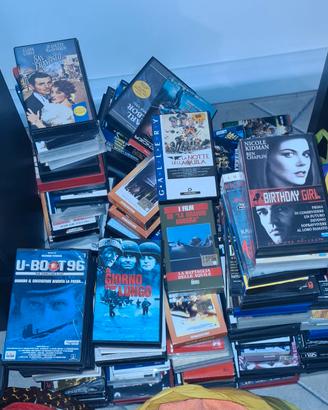 Più di 600 videocassette