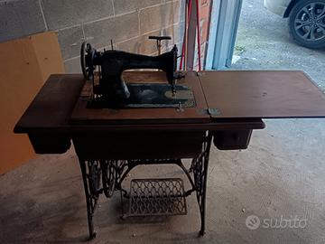 Macchina Singer da cucire antica 