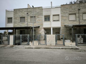 VILLA A SCHIERA A BARI