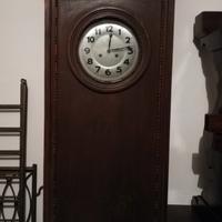 Orologio in legno a colonna del secolo scorso