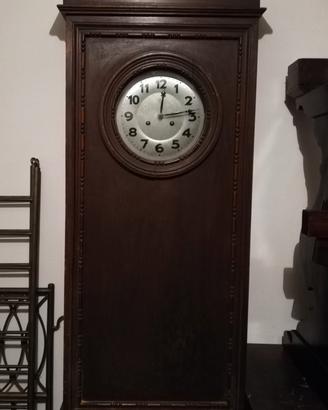 Orologio in legno a colonna del secolo scorso