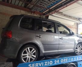 Volkswagen touran 2012 incidentata