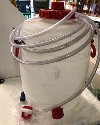 SERBATOIO IN PLASTICA CON RUBINETTO E TUBO