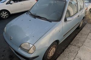 Fiat 600 immatricolata nel luglio 2002.