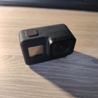 GoPro Hero 7 con scheda SD e accessori