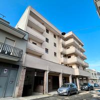 Locale commerciale/studio/deposito