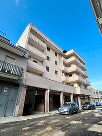 Locale commerciale/studio/deposito