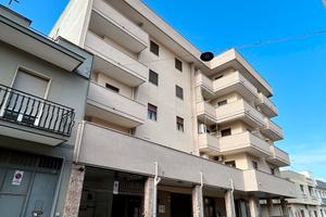 Locale commerciale/studio/deposito