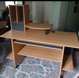 scrivania porta computer