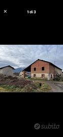 Cascinale agricolo e terreno irrigabile