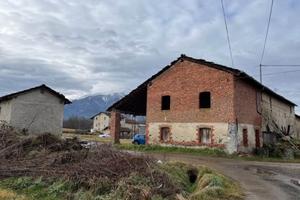 Cascinale agricolo e terreno irrigabile