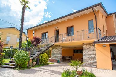 Villa con giardino ed ascensore, taverna, garage