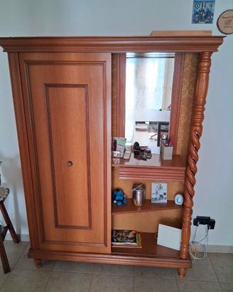 Armadio guardaroba a scomparsa con specchio