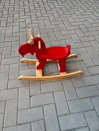Cavallo a dondolo in legno