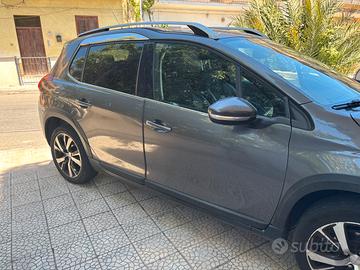 Autovettura peugeot 2008 blue hdi