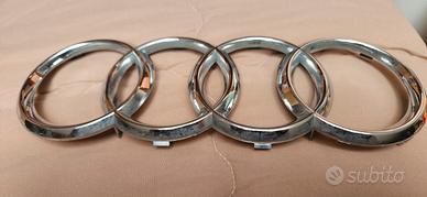 Logo originale Audi anteriore