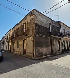 Casa singola da ristrutturare a Linguaglossa