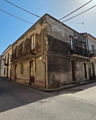 Casa singola da ristrutturare a Linguaglossa