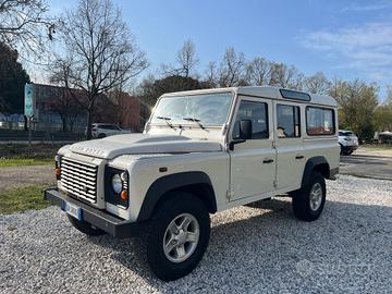 Land Rover Defender 110 2.4 TD4 Hard Top SE