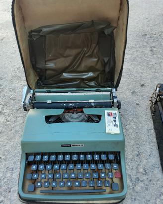 Macchina da scrivere Olivetti Lettera 32