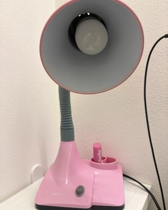 Lampada da tavolo rosa con porta penne