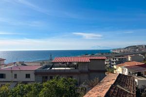 Vendo in zona turistica bova marina