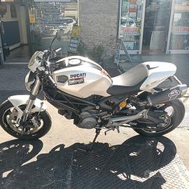 Ducati Monster 696