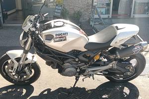 Ducati Monster 696