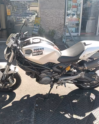 Ducati Monster 696