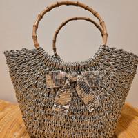 Borsa in paglia con manici in legno