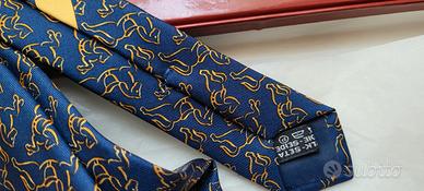 cravatta in seta Ferragamo nuova 