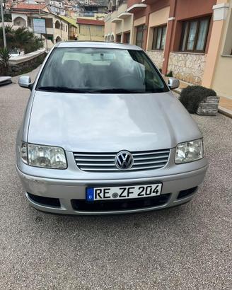 W polo