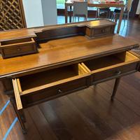Scrivania in legno