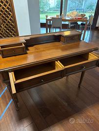 Scrivania in legno