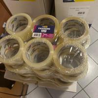 Una scatola con 36 rotoli scotch