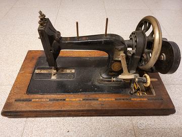 Macchina da cucire manuale