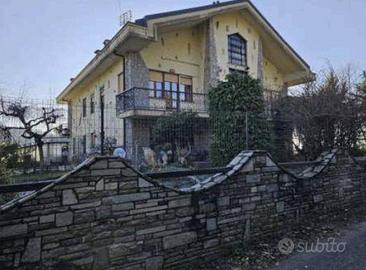 Immobile in asta di 655 m² con box auto a Monghido