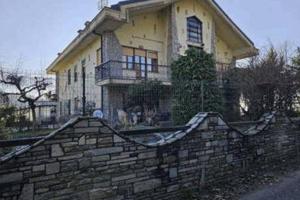 Immobile in asta di 655 m² con box auto a Monghido