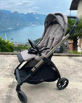 Trio Inglesina Electa con appoggio