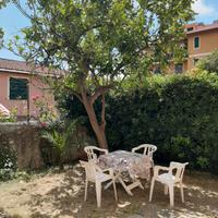 Cervo ( im) alloggio con giardino privato