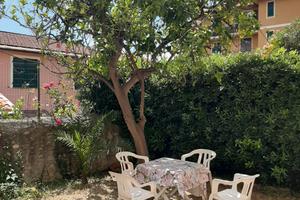 Cervo ( im) alloggio con giardino privato