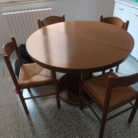 Tavolo rotondo con 4 sedie 