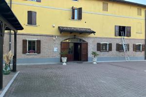 SAN MAURIZIO/GAVASSA Rustico ristrutturato mq 600