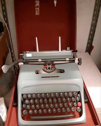 macchina da scrivere Olivetti