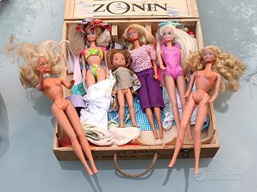 Barbie vintage con vestiti e accessori 