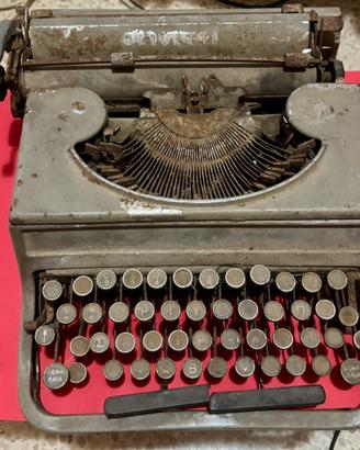 Macchina da Scrivere OLIVETTI d' Epoca * GRECA