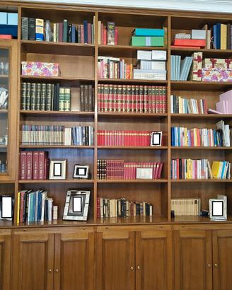 Libreria artigianale in legno su misura – 4 metri