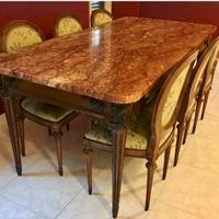 tavolo antico con sedie