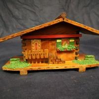 Casetta portaoggetti in legno